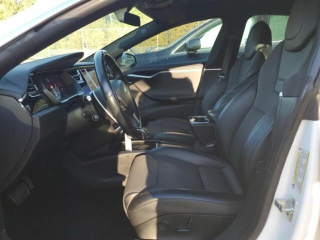 Белый Тесла Модель С, объемом двигателя 0 л и пробегом 136 тыс. км за 10000 $, фото 4 на Automoto.ua