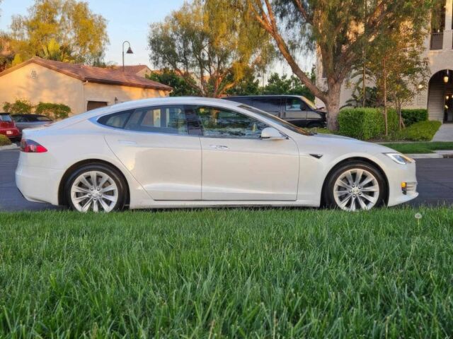 Тесла Модель С 2017 в Киеве на Automoto.ua Белый Тесла Модель С, объемом двигателя 0 л и пробегом 54 тыс. км за 11000 $, фото 3 на Automoto.ua