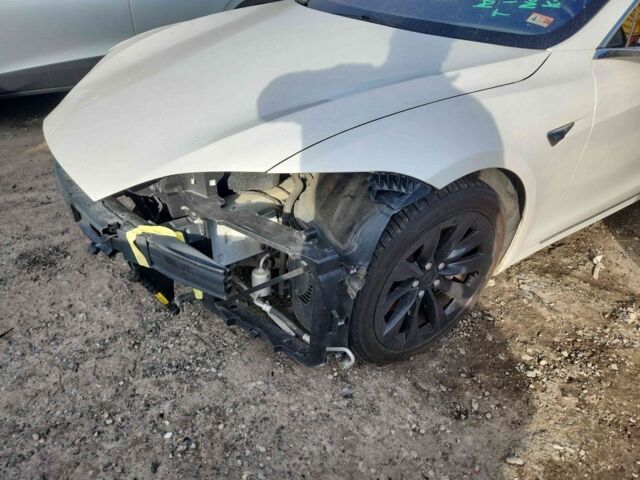 Белый Тесла Модель С, объемом двигателя 0 л и пробегом 136 тыс. км за 10000 $, фото 7 на Automoto.ua