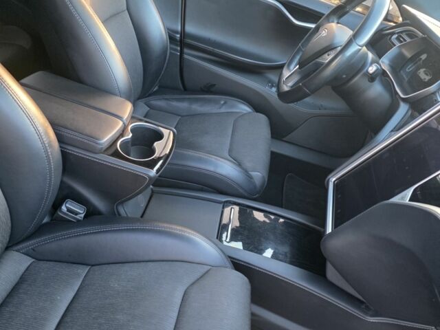 Белый Тесла Модель С, объемом двигателя 0 л и пробегом 445 тыс. км за 339 $, фото 8 на Automoto.ua