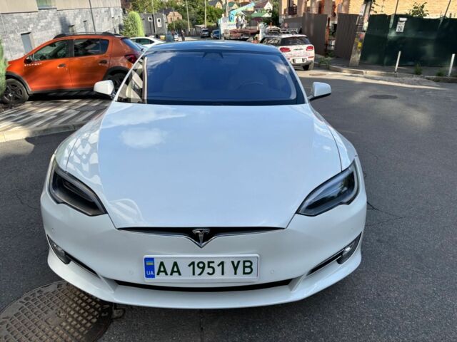 Белый Тесла Модель С, объемом двигателя 0 л и пробегом 102 тыс. км за 22000 $, фото 6 на Automoto.ua