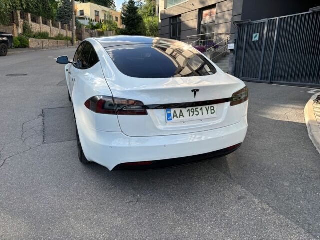 Белый Тесла Модель С, объемом двигателя 0 л и пробегом 105 тыс. км за 19900 $, фото 5 на Automoto.ua