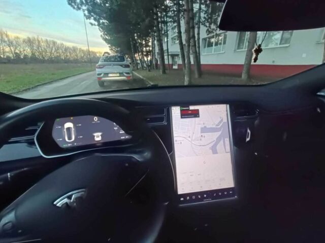 Белый Тесла Модель С, объемом двигателя 0 л и пробегом 111 тыс. км за 16600 $, фото 4 на Automoto.ua