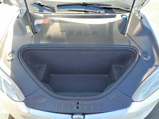 Белый Тесла Модель С, объемом двигателя 0 л и пробегом 107 тыс. км за 3400 $, фото 10 на Automoto.ua