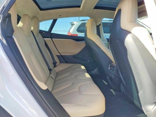 Белый Тесла Модель С, объемом двигателя 0 л и пробегом 107 тыс. км за 3400 $, фото 9 на Automoto.ua