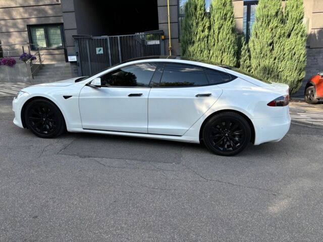 Белый Тесла Модель С, объемом двигателя 0 л и пробегом 105 тыс. км за 19900 $, фото 3 на Automoto.ua