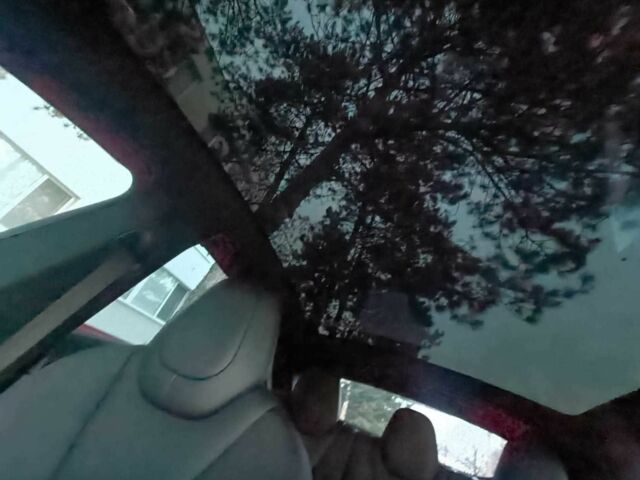 Белый Тесла Модель С, объемом двигателя 0 л и пробегом 111 тыс. км за 16600 $, фото 6 на Automoto.ua