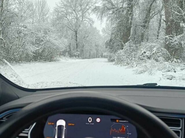 Белый Тесла Модель С, объемом двигателя 0 л и пробегом 111 тыс. км за 16600 $, фото 3 на Automoto.ua