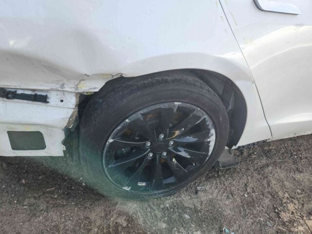 Белый Тесла Модель С, объемом двигателя 0 л и пробегом 136 тыс. км за 10000 $, фото 3 на Automoto.ua