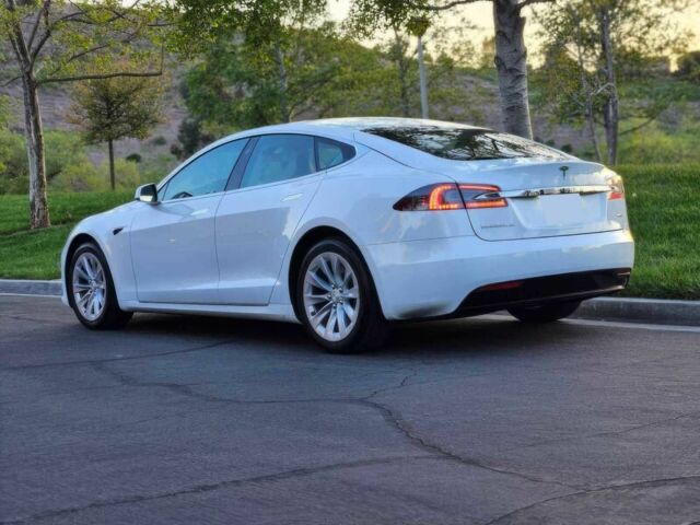 Тесла Модель С 2017 в Киеве на Automoto.ua Белый Тесла Модель С, объемом двигателя 0 л и пробегом 54 тыс. км за 11000 $, фото 7 на Automoto.ua