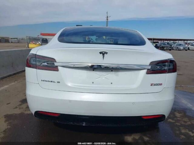 Белый Тесла Модель С, объемом двигателя 0 л и пробегом 118 тыс. км за 4700 $, фото 8 на Automoto.ua