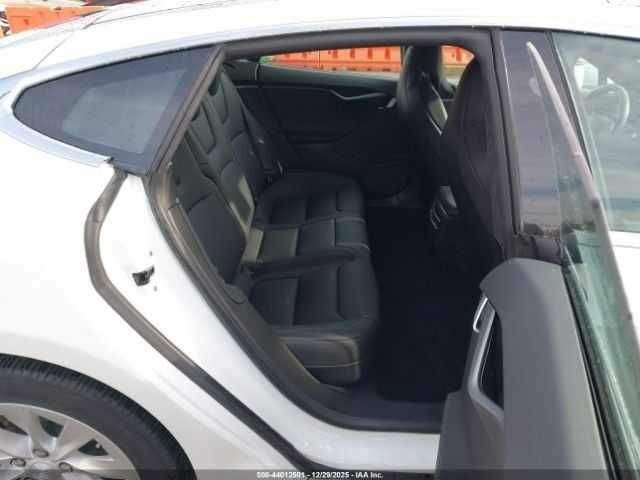 Белый Тесла Модель С, объемом двигателя 0 л и пробегом 51 тыс. км за 4800 $, фото 7 на Automoto.ua