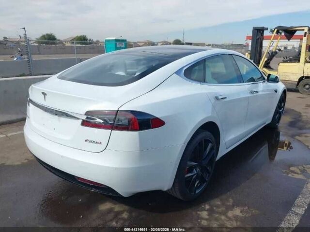 Белый Тесла Модель С, объемом двигателя 0 л и пробегом 118 тыс. км за 4700 $, фото 4 на Automoto.ua