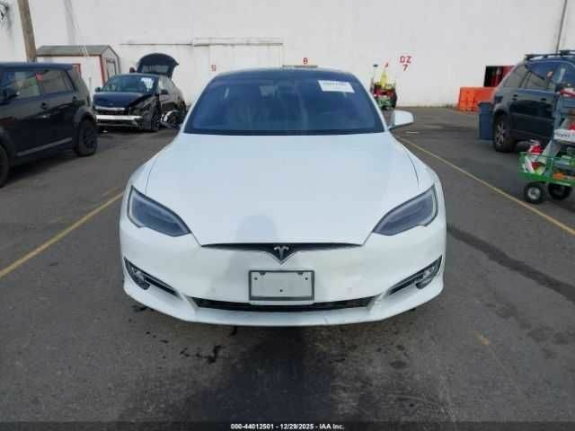 Белый Тесла Модель С, объемом двигателя 0 л и пробегом 51 тыс. км за 4800 $, фото 11 на Automoto.ua