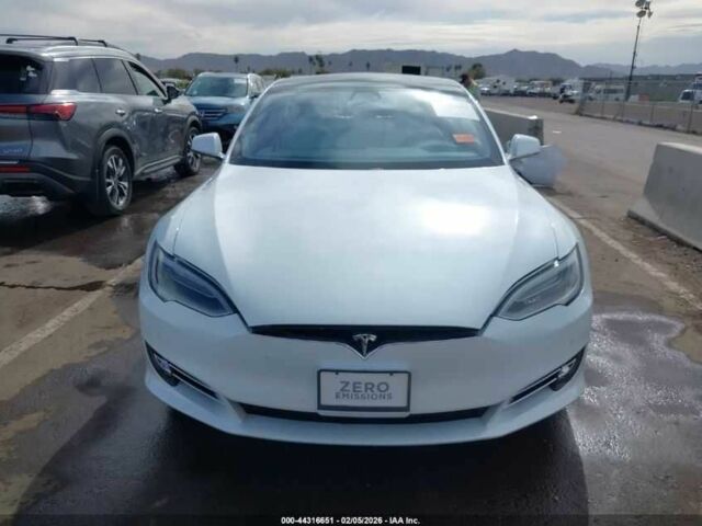 Белый Тесла Модель С, объемом двигателя 0 л и пробегом 118 тыс. км за 4700 $, фото 7 на Automoto.ua