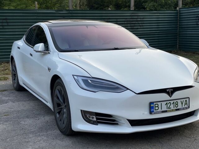 Белый Тесла Модель С, объемом двигателя 0 л и пробегом 40 тыс. км за 24000 $, фото 1 на Automoto.ua