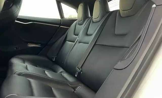 Белый Тесла Модель С, объемом двигателя 0 л и пробегом 109 тыс. км за 11250 $, фото 14 на Automoto.ua