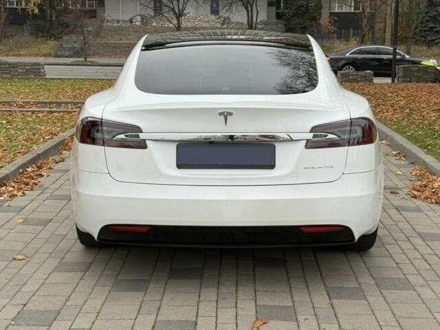Белый Тесла Модель С, объемом двигателя 0 л и пробегом 54 тыс. км за 25600 $, фото 5 на Automoto.ua
