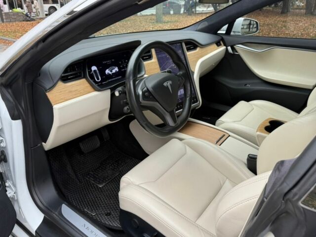 Белый Тесла Модель С, объемом двигателя 0 л и пробегом 54 тыс. км за 25600 $, фото 16 на Automoto.ua