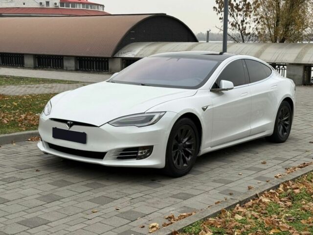 Белый Тесла Модель С, объемом двигателя 0 л и пробегом 54 тыс. км за 25600 $, фото 7 на Automoto.ua