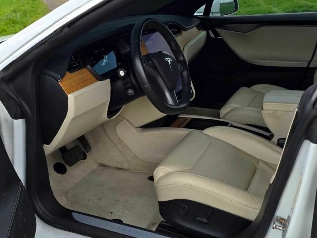 Белый Тесла Модель С, объемом двигателя 0 л и пробегом 112 тыс. км за 14700 $, фото 9 на Automoto.ua