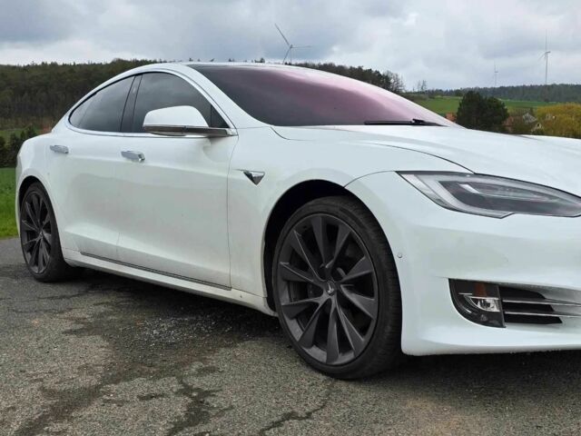 Белый Тесла Модель С, объемом двигателя 0 л и пробегом 112 тыс. км за 14700 $, фото 1 на Automoto.ua