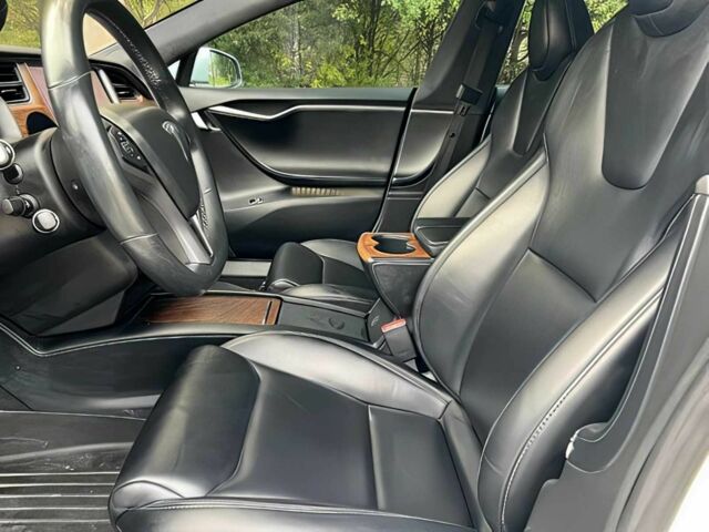 Белый Тесла Модель С, объемом двигателя 0 л и пробегом 45 тыс. км за 13300 $, фото 6 на Automoto.ua