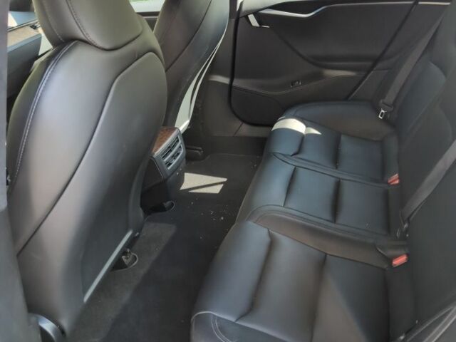 Белый Тесла Модель С, объемом двигателя 0 л и пробегом 49 тыс. км за 34500 $, фото 5 на Automoto.ua