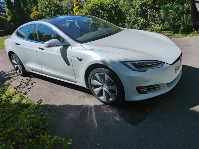 Белый Тесла Модель С, объемом двигателя 0 л и пробегом 49 тыс. км за 34500 $, фото 2 на Automoto.ua