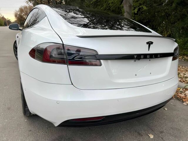 Белый Тесла Модель С, объемом двигателя 0 л и пробегом 45 тыс. км за 13300 $, фото 5 на Automoto.ua