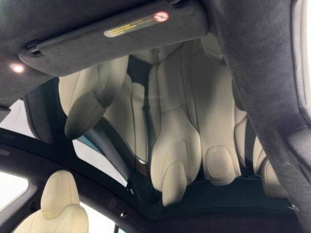 Білий Тесла Модель С, об'ємом двигуна 0 л та пробігом 44 тис. км за 12900 $, фото 10 на Automoto.ua