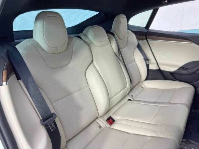 Білий Тесла Модель С, об'ємом двигуна 0 л та пробігом 44 тис. км за 12900 $, фото 20 на Automoto.ua