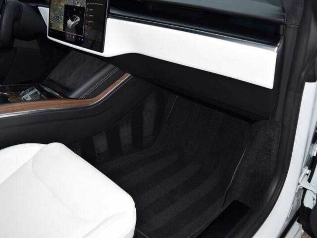 Білий Тесла Модель С, об'ємом двигуна 0 л та пробігом 18 тис. км за 19000 $, фото 8 на Automoto.ua