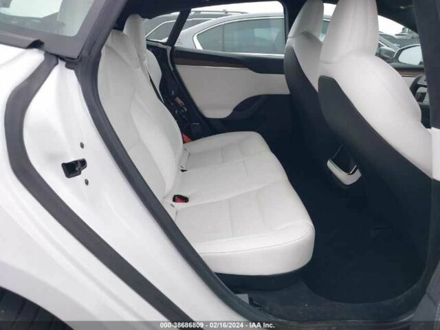 Білий Тесла Модель С, об'ємом двигуна 1 л та пробігом 1 тис. км за 10000 $, фото 5 на Automoto.ua