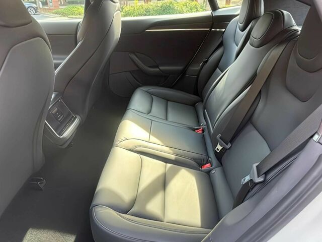 Белый Тесла Модель С, объемом двигателя 0 л и пробегом 23 тыс. км за 18500 $, фото 11 на Automoto.ua