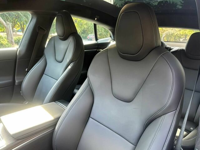 Белый Тесла Модель С, объемом двигателя 0 л и пробегом 23 тыс. км за 18500 $, фото 10 на Automoto.ua