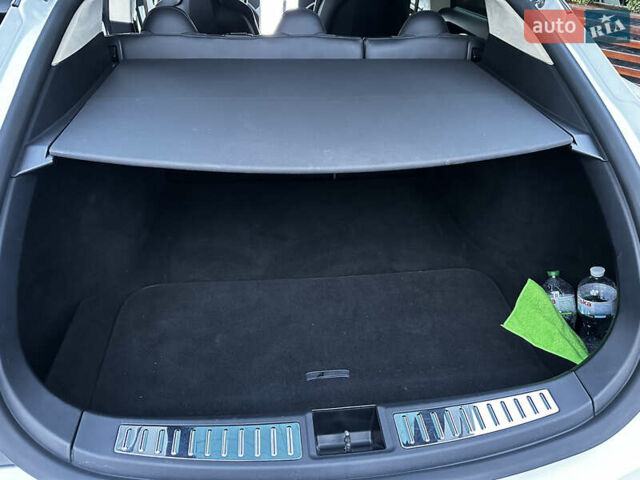 Белый Тесла Модель С, объемом двигателя 0 л и пробегом 172 тыс. км за 21750 $, фото 9 на Automoto.ua