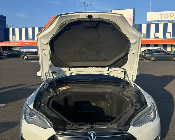 Белый Тесла Модель С, объемом двигателя 0 л и пробегом 178 тыс. км за 15500 $, фото 8 на Automoto.ua