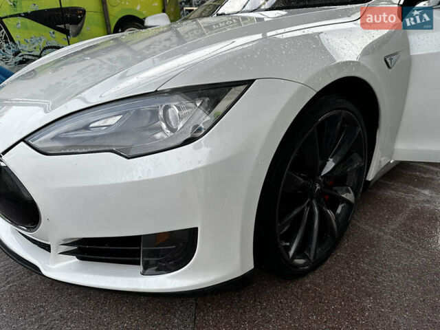 Белый Тесла Модель С, объемом двигателя 0 л и пробегом 172 тыс. км за 21750 $, фото 2 на Automoto.ua