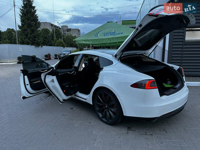 Белый Тесла Модель С, объемом двигателя 0 л и пробегом 172 тыс. км за 21750 $, фото 7 на Automoto.ua