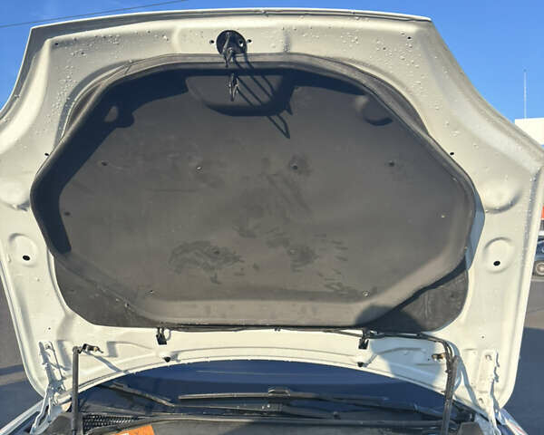 Белый Тесла Модель С, объемом двигателя 0 л и пробегом 178 тыс. км за 15500 $, фото 10 на Automoto.ua