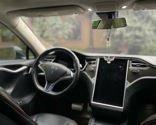 Белый Тесла Модель С, объемом двигателя 0 л и пробегом 178 тыс. км за 16000 $, фото 1 на Automoto.ua