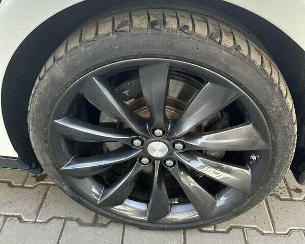 Білий Тесла Модель С, об'ємом двигуна 0 л та пробігом 112 тис. км за 15500 $, фото 6 на Automoto.ua