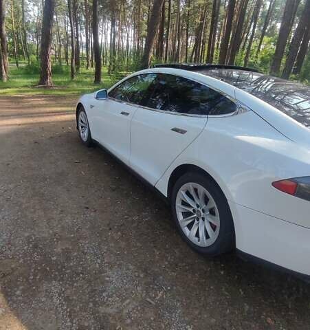 Белый Тесла Модель С, объемом двигателя 0 л и пробегом 212 тыс. км за 11600 $, фото 3 на Automoto.ua
