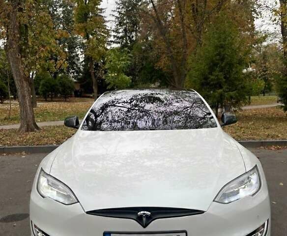 Белый Тесла Модель С, объемом двигателя 0 л и пробегом 178 тыс. км за 16000 $, фото 2 на Automoto.ua