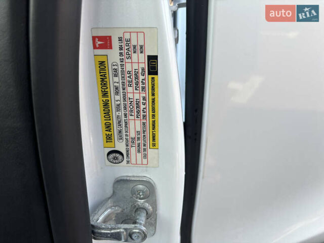 Белый Тесла Модель С, объемом двигателя 0 л и пробегом 178 тыс. км за 15500 $, фото 26 на Automoto.ua