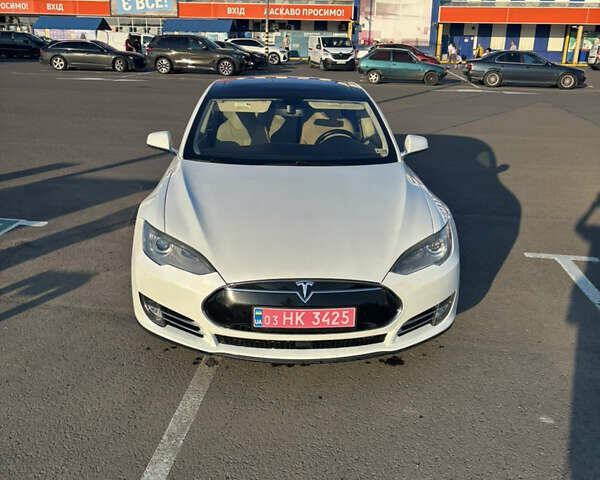 Белый Тесла Модель С, объемом двигателя 0 л и пробегом 178 тыс. км за 15500 $, фото 2 на Automoto.ua