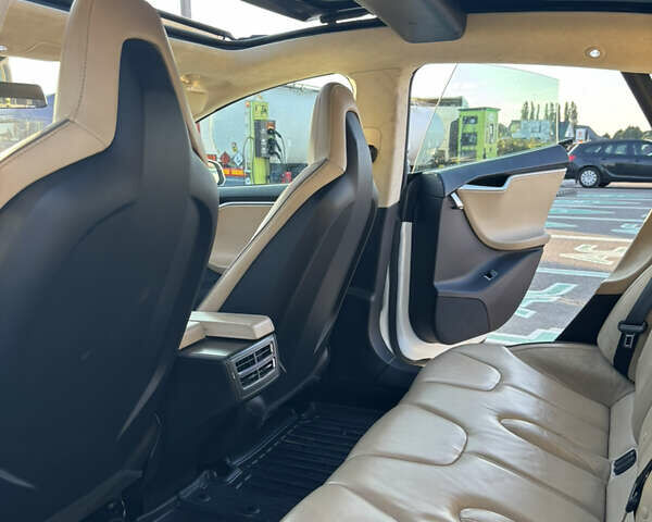 Белый Тесла Модель С, объемом двигателя 0 л и пробегом 178 тыс. км за 15500 $, фото 31 на Automoto.ua