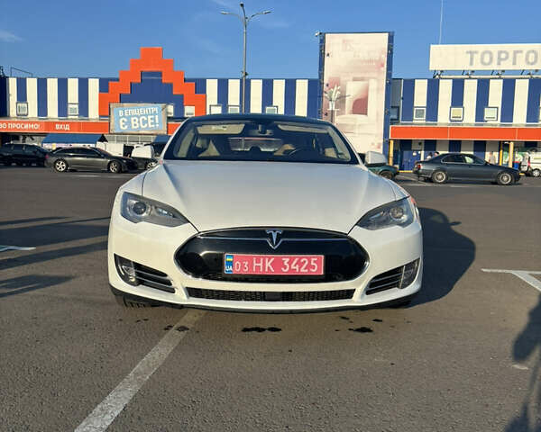 Белый Тесла Модель С, объемом двигателя 0 л и пробегом 178 тыс. км за 15500 $, фото 1 на Automoto.ua