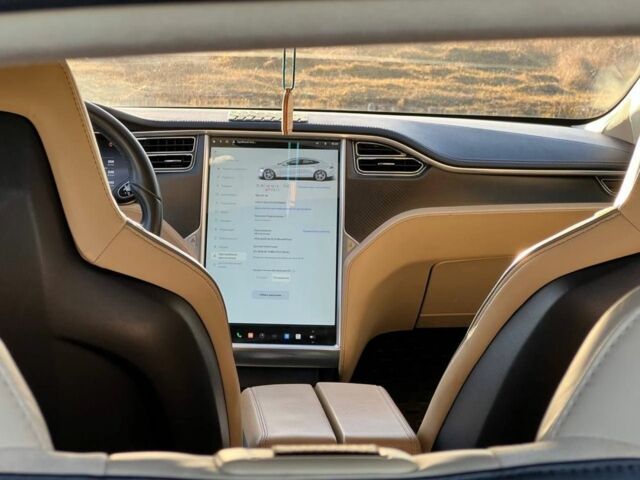 Белый Тесла Модель С, объемом двигателя 0 л и пробегом 195 тыс. км за 12499 $, фото 9 на Automoto.ua